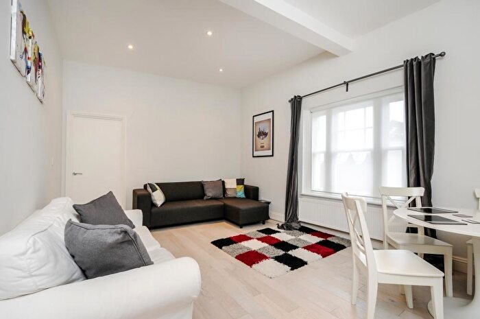 2 Bedroom Apartment To Rent In Baker Street, Marylebone, London, NW1