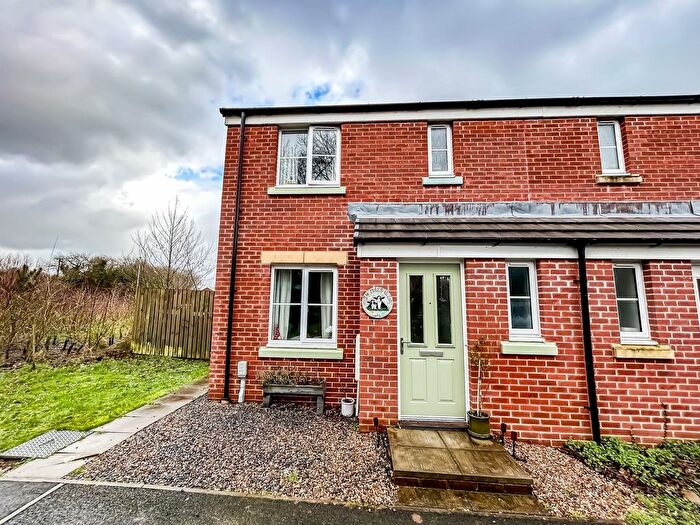 3 Bedroom Semi-Detached House For Sale In Maes Elen, Carmarthen, SA31