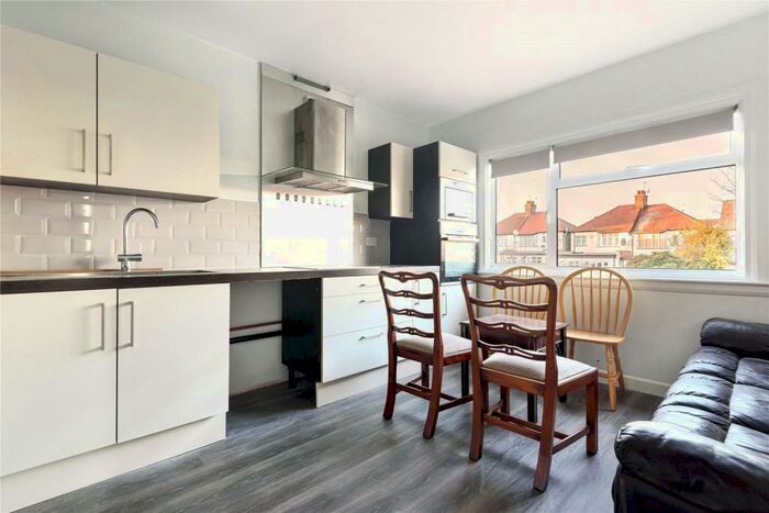 1 Bedroom Flat To Rent In Hazelwood Lane, Palmers Green, London, N13