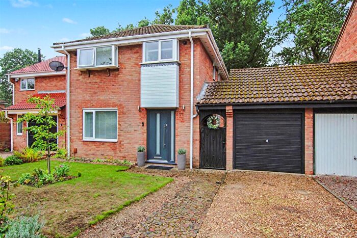 4 Bedroom Semi-Detached House For Sale In Abingdon Avenue, Lincoln, LN6