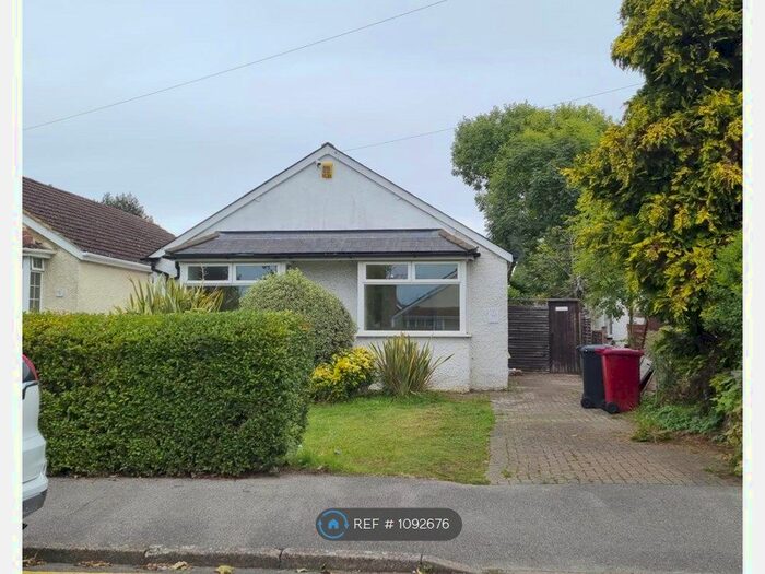 3 Bedroom Detached House To Rent In Royston Way, Burnham, SL1