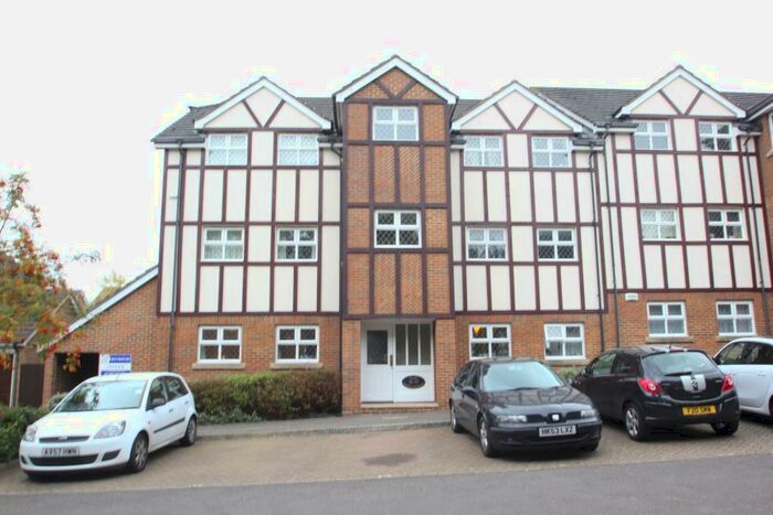 2 Bedroom Apartment To Rent In Knaphill, GU21