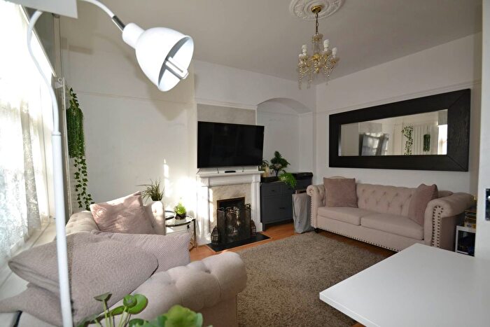 3 Bedroom Terraced House For Sale In West Way, London, W12