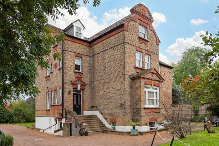 2 Bedroom Flat To Rent In Kings Road, Richmond, TW10