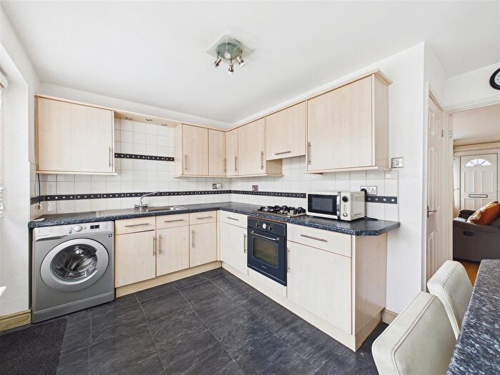 2 Bedroom Town House For Sale In Broomhill Close, Eckington, Sheffield, S21