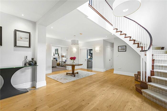 6 Bedroom Detached House For Sale In Pottersheath Road, Welwyn, Hertfordshire, AL6