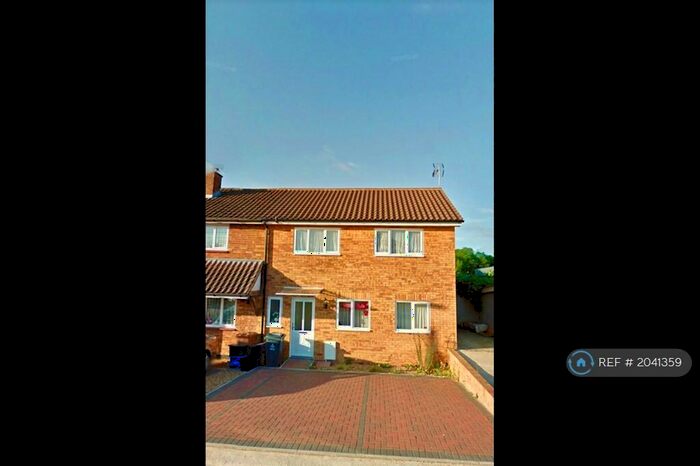 2 Bedroom Maisonette To Rent In Baddeley Close, Stevenage, SG2