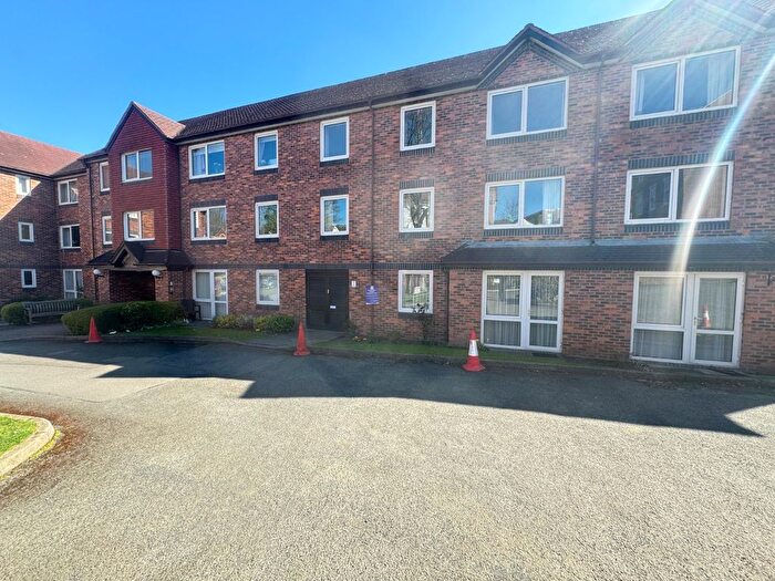 2 Bedroom Flat For Sale In Midland Drive, Sutton Coldfield, West Midlands, B72