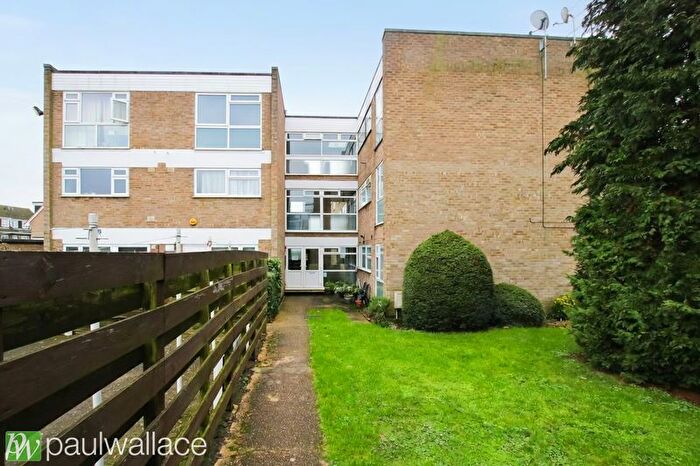 2 Bedroom Flat For Sale In Park View, Hoddesdon, EN11