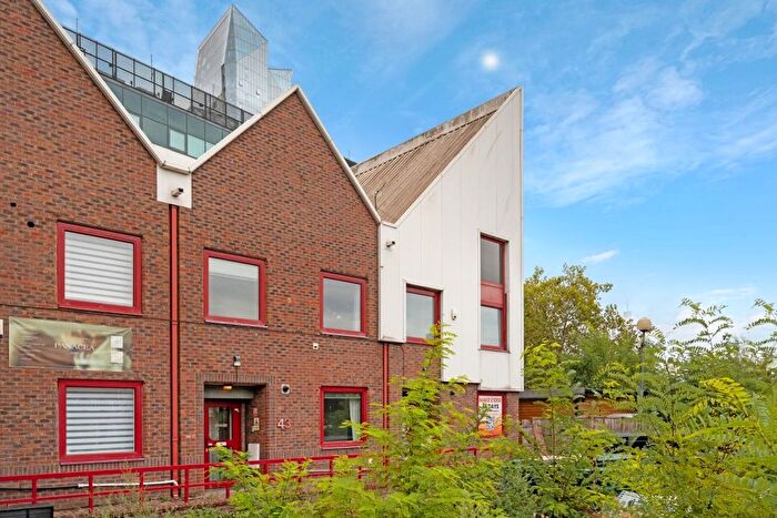 Property To Rent In Skylines Village, Limeharbour, E14