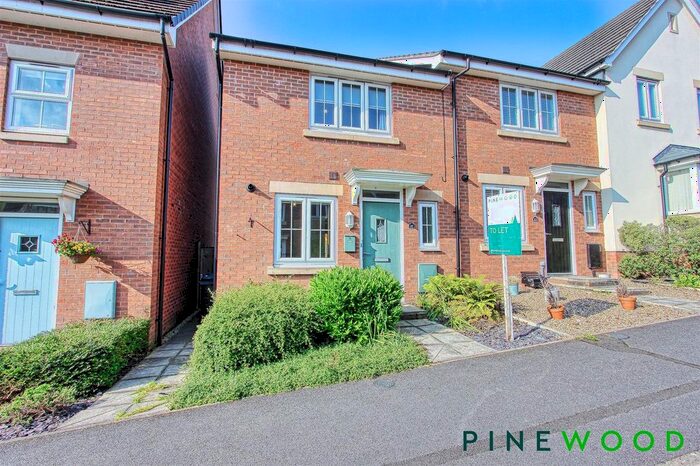 3 Bedroom Town House To Rent In Horse Chestnut Close, Chesterfield, Derbyshire, S40