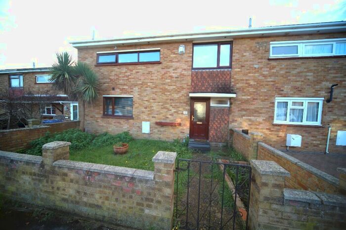 3 Bedroom House For Sale In Armstrong Close, Stanford-Le-Hope, Essex, SS17