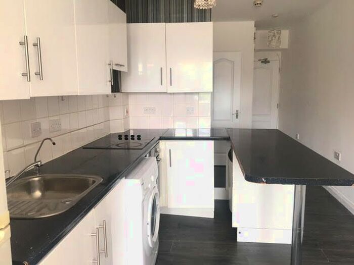 Studio To Rent In Bath Road, Hounslow, TW4