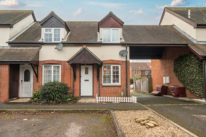 1 Bedroom Terraced House For Sale In Lincoln Place, Thame, Oxfordshire, OX9