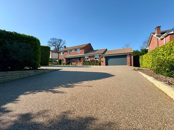 4 Bedroom Detached House For Sale In Grangelea Gardens, Bramcote, NG9