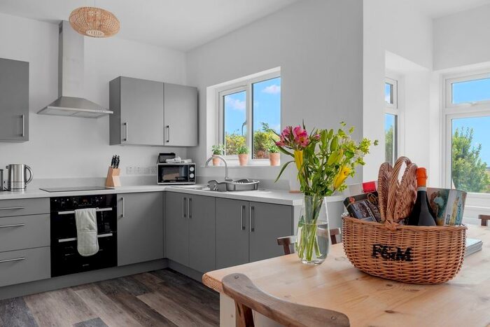 4 Bedroom Bungalow To Rent In Southdown Avenue - Weymouth, DT3