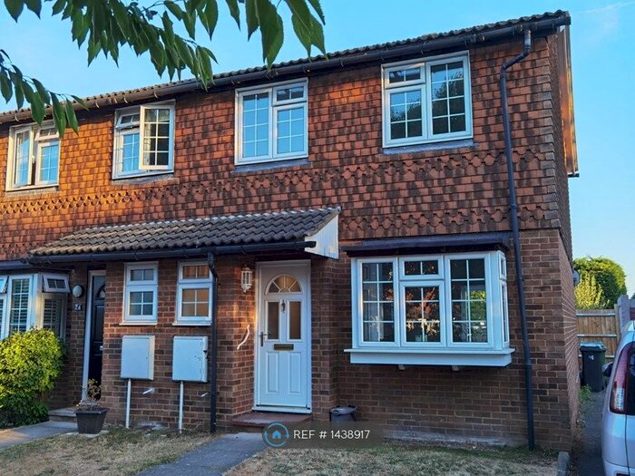 3 Bedroom Terraced House To Rent In Mcdonough Close, Chessington, KT9