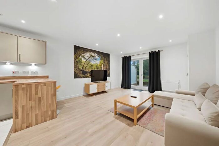 1 Bedroom Flat For Sale In Kingston Road, London, SW20