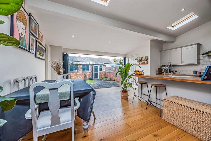 3 Bedroom Terraced House For Sale In Lakeside Avenue, Portsmouth, PO3