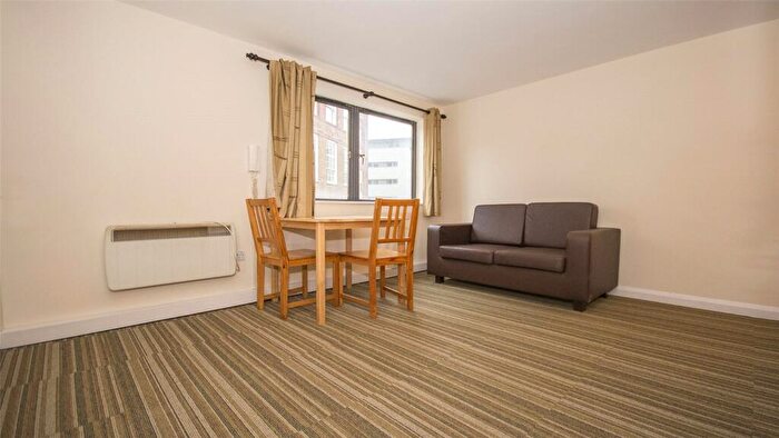 Apartment To Rent In Hornsey Road, Holloway, London, N7
