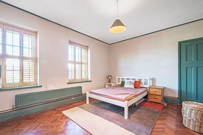 4 Bedroom Flat For Sale In Bridge Lane, Temple Fortune, London, NW11