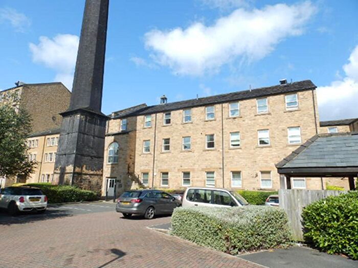 2 Bedroom Flat To Rent In Textile Street, Dewsbury, West Yorkshire, Uk, WF13