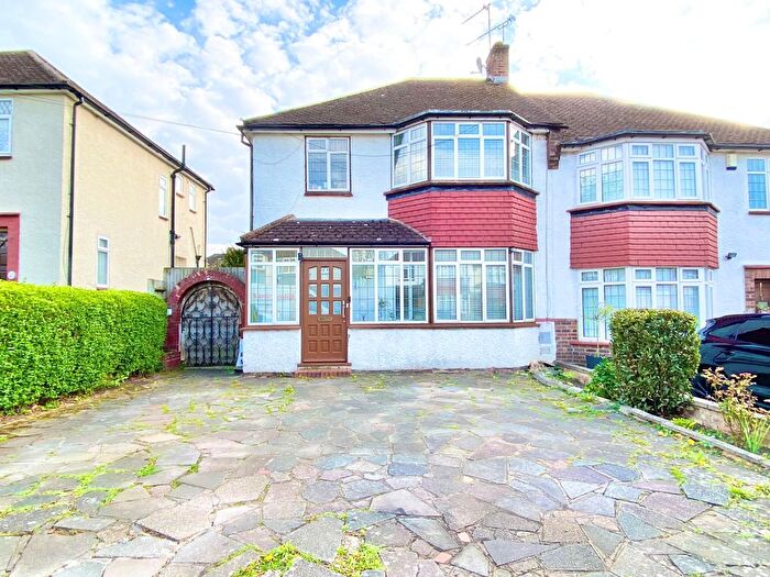 4 Bedroom Semi Detached House For Sale In Linthorpe Road, Cockfosters, EN4