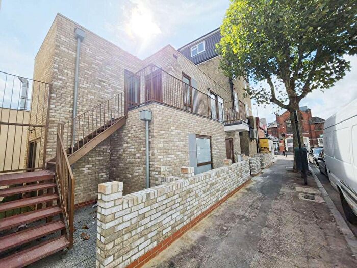 3 Bedroom Apartment To Rent In High Street North, Manor Park, Newham, London, E12
