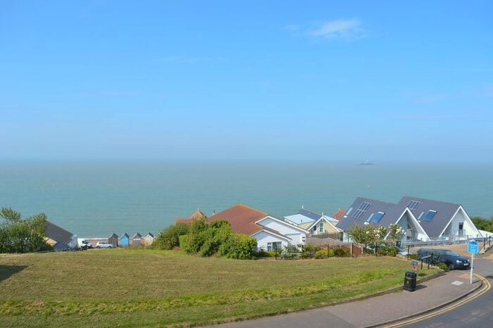 2 Bedroom Flat To Rent In Hampton Heights, Herne Bay, Kent, CT6