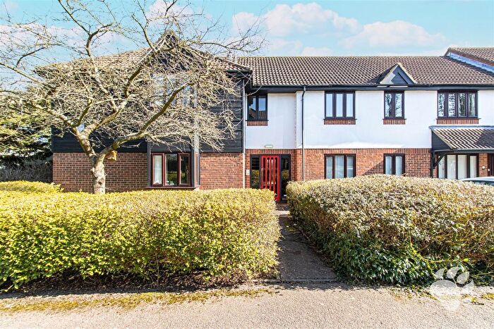 2 Bedroom Flat For Sale In Copperfields, Laindon, SS15