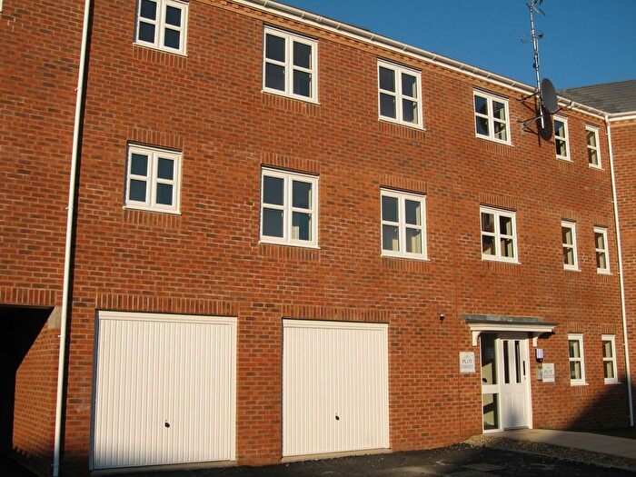 2 Bedroom Flat To Rent In Padbury Drive, Banbury, Oxon, OX16