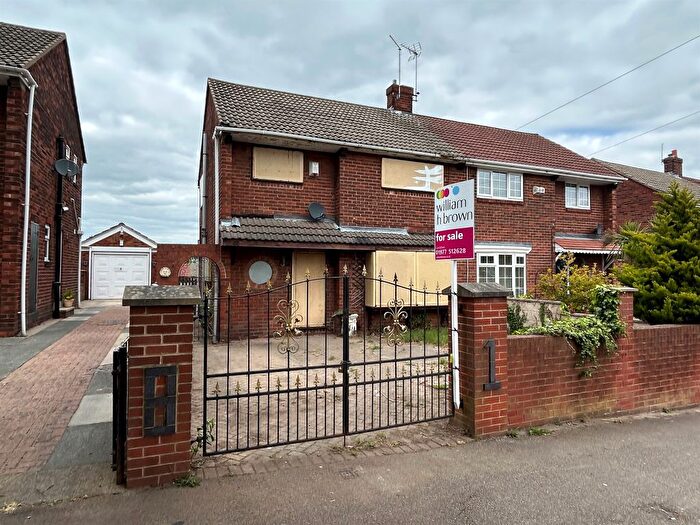 3 Bedroom Semi-Detached House For Sale In Watling Road, Castleford, WF10