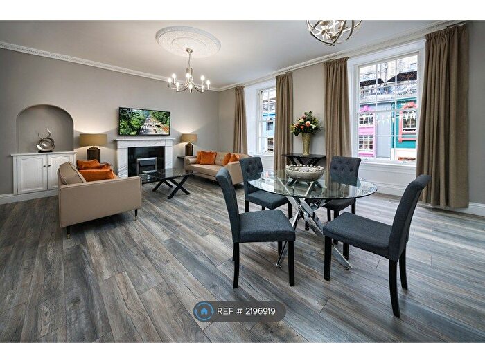 2 Bedroom Flat To Rent In Victoria St, Edinburgh, EH1
