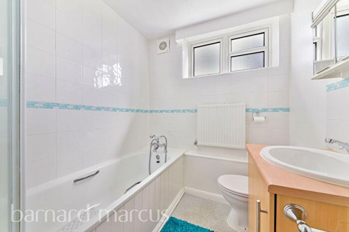 2 Bedroom Flat To Rent In Park Hill, London, SW4