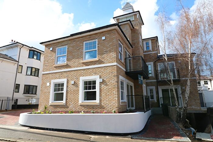 2 Bedroom Flat To Rent In Lyons Court, Dorking, RH4