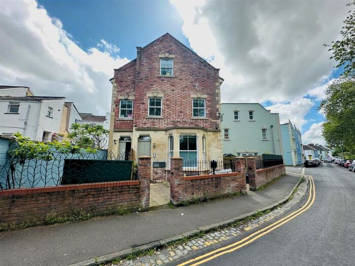 2 Bedroom Flat To Rent In , Hill Avenue, Bristol, BS3