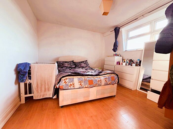 2 Bedroom Flat To Rent In Brooksby's Walk, London, E9