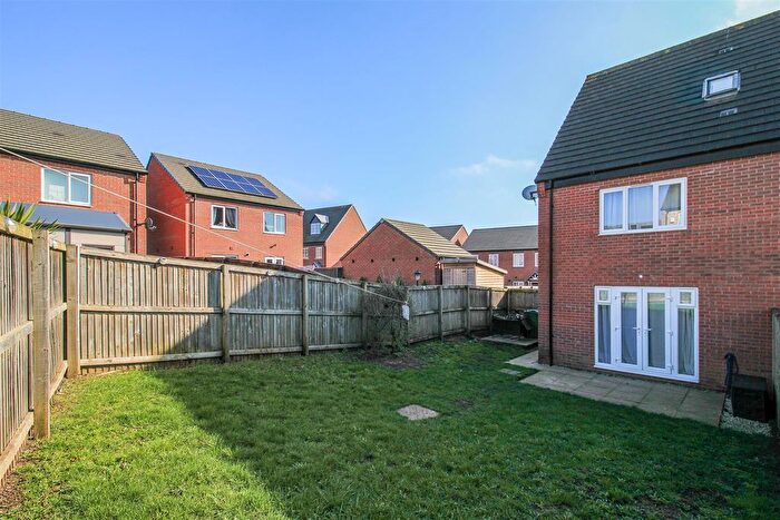 3 Bedroom Semi-detached House For Sale In Stumpcross Lane, Pontefract, WF8