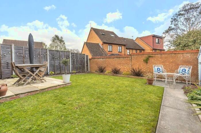 1 Bedroom Semi-Detached House To Rent In Devoil Close, Burpham, Guildford, GU4