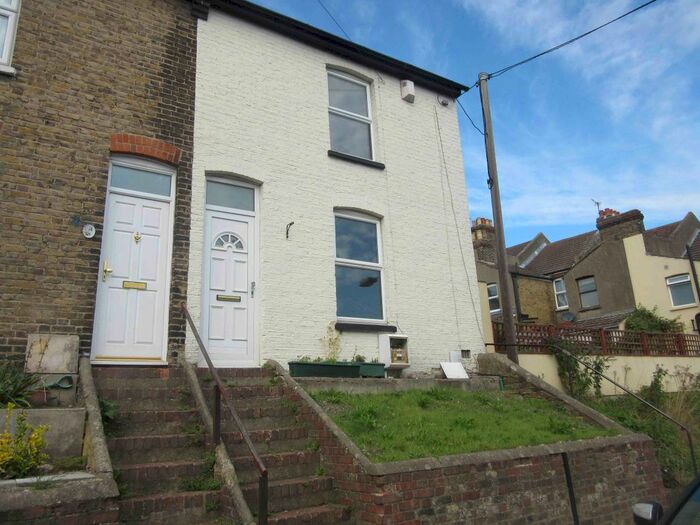 2 Bedroom Terraced House To Rent In Cavendish Road, Rochester, Kent, ME1