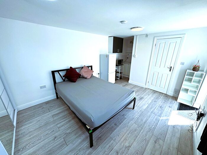 Studio To Rent In Netley Road, Ilford, IG2