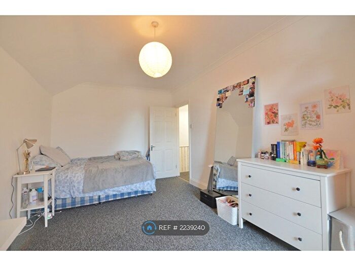 4 Bedroom Maisonette To Rent In Mitcham Lane, London, SW16