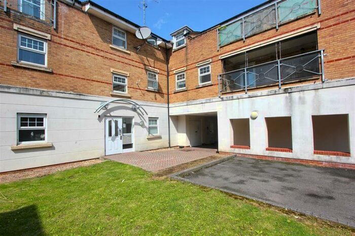 2 Bedroom Apartment To Rent In Oriana Court, South Croydon, CR2