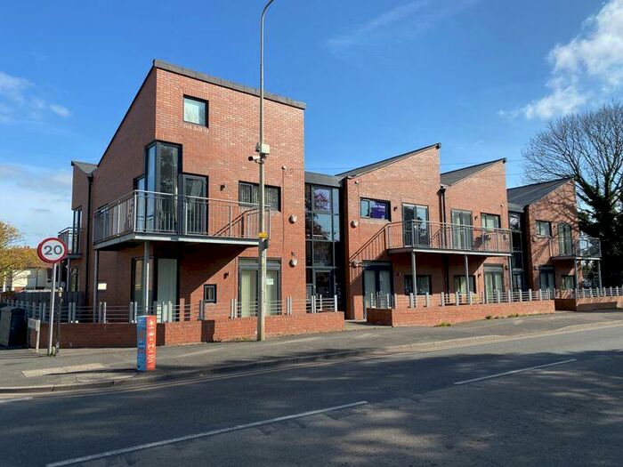 2 Bedroom Flat To Rent In Flat, High Street, Kingswinford, DY6