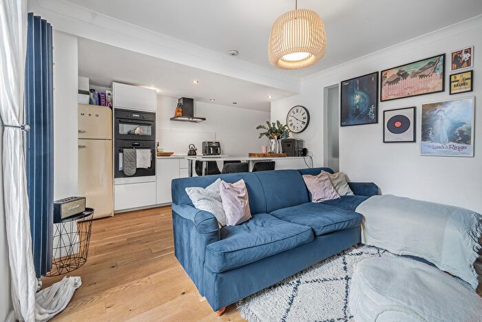 1 Bedroom Flat For Sale In Tonsley Hill, London, SW18