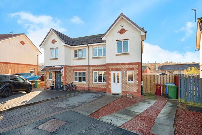 3 Bedroom Semi Detached House For Sale In Birch Close, Glasgow, G72