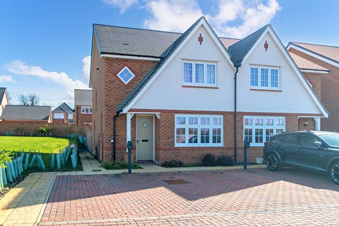 3 Bedroom Semi-Detached House For Sale In Orpington Road, Royston, SG8