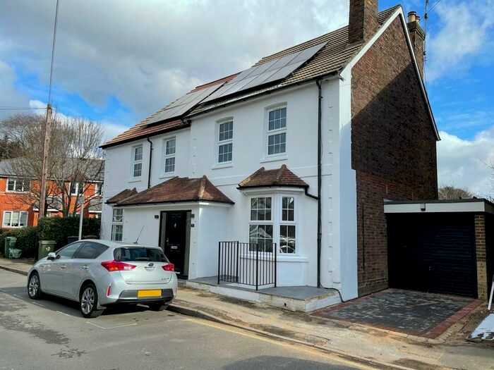 5 Bedroom Detached House To Rent In Victoria Road, Guildford, GU1