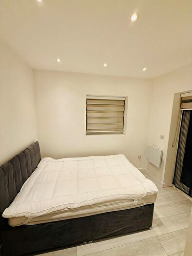 4 Bedroom Property To Rent In Regents Park Road, London, N3