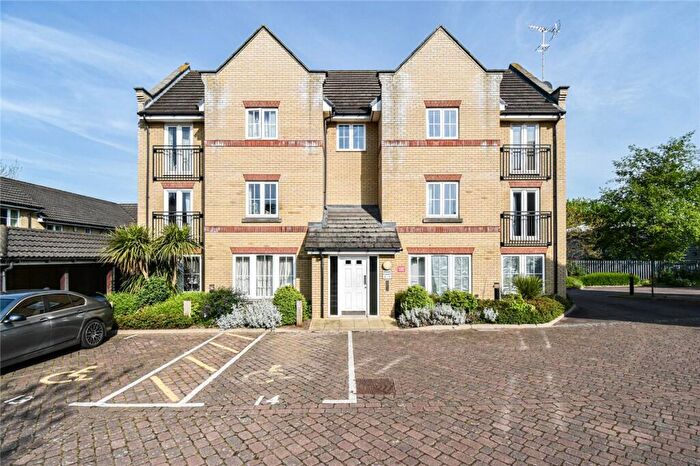 2 Bedroom House To Rent In Grebe Court, Cambridge, CB5